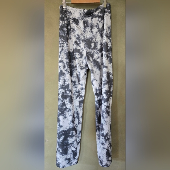 Black and White Tie-Dye Lounge Pants, Size L - Picture 3 of 10